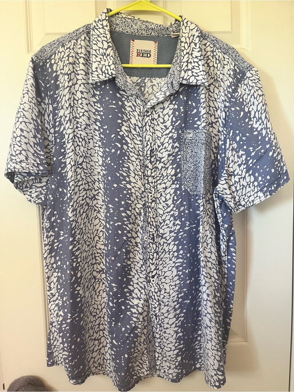 vintage red men’s short sleeve button-down shirt in blue and white 100% cotton
